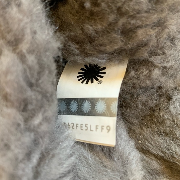 UGG Mini Continuity Bow Boots In Charcoal - Picture 7 of 8